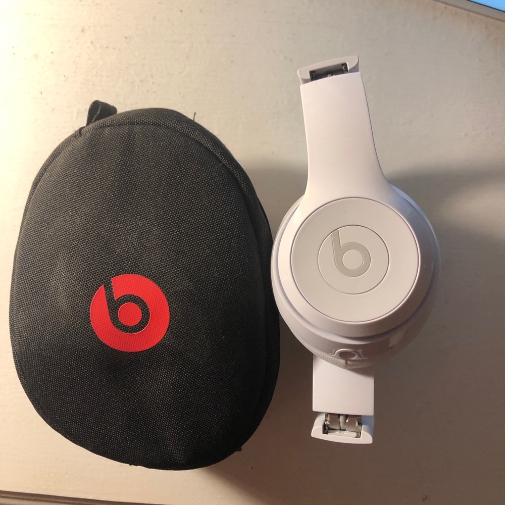 🌟🌟SOLD🌟🌟 White beats solo 3